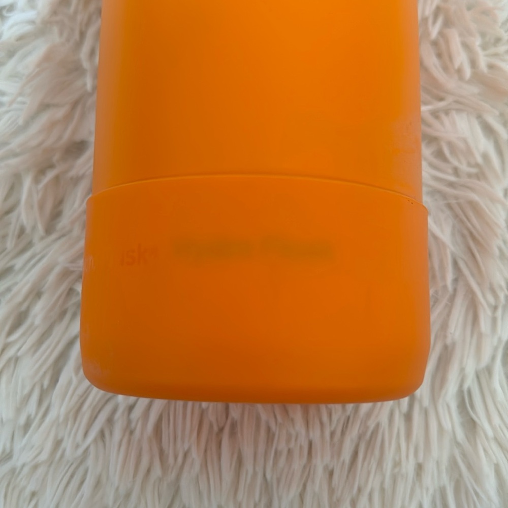 Hydro Flask Water Bottle Limited Edition - Picture 2 of 4